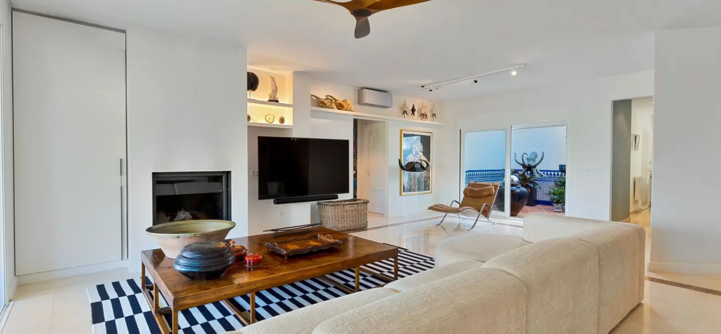 Sale of detached villa in El Paraiso 4
