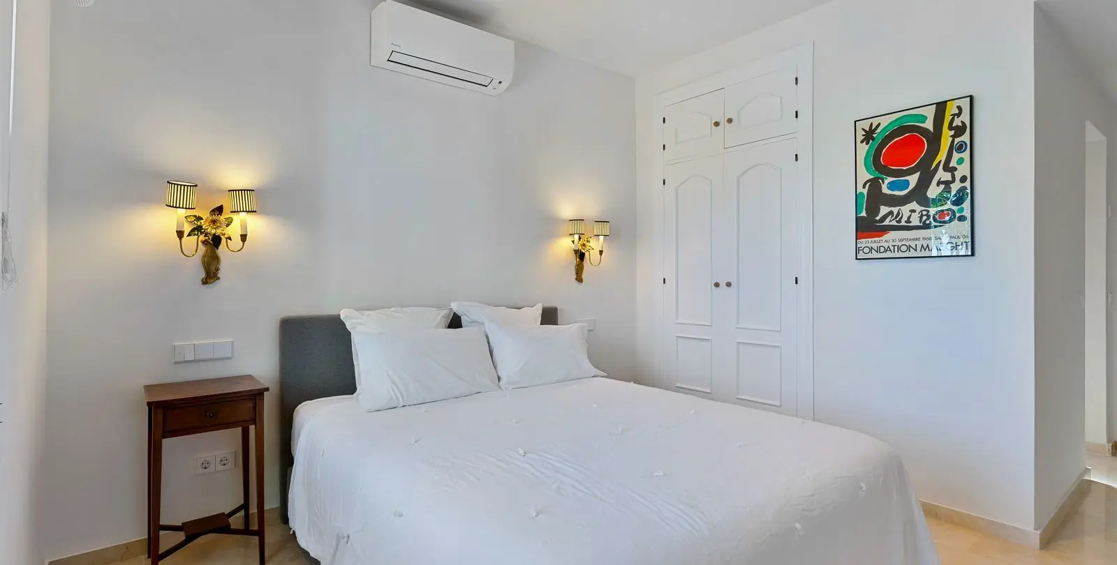 Sale of detached villa in El Paraiso 11