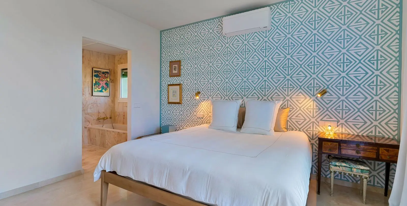 Sale of detached villa in El Paraiso 16