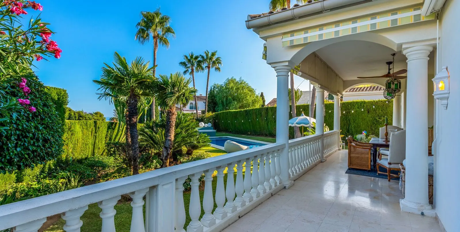 Sale of detached villa in El Paraiso 20