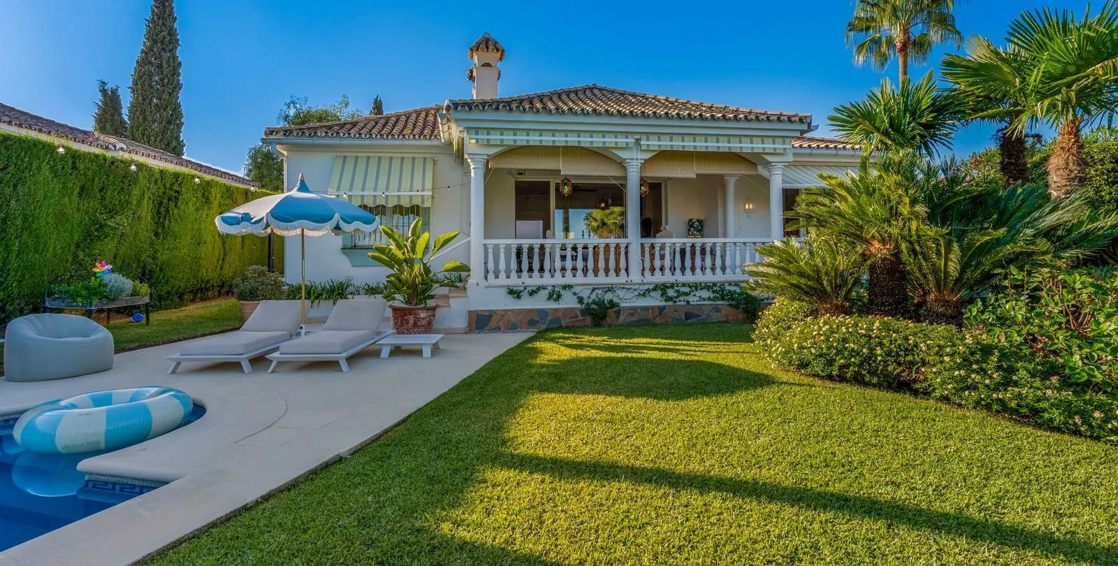 Sale of detached villa in El Paraiso 23