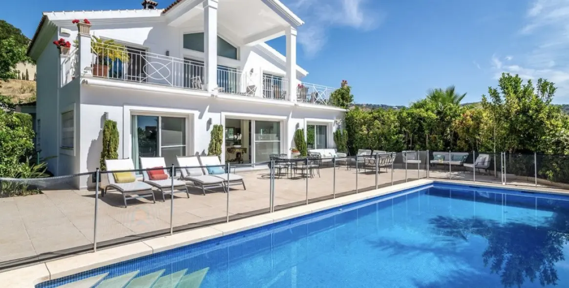 Долгосрочная аренда  отдельно стоящей виллы в Elviria 1