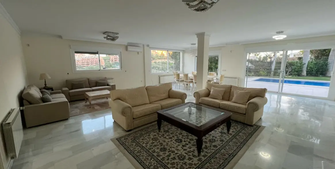 Долгосрочная аренда  отдельно стоящей виллы в Elviria 17