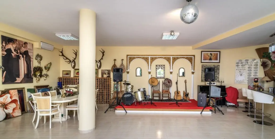 Долгосрочная аренда  отдельно стоящей виллы в Elviria 36