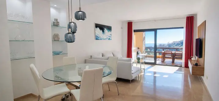 Долгосрочная аренда апартаментов на среднем этаже в Manilva 0