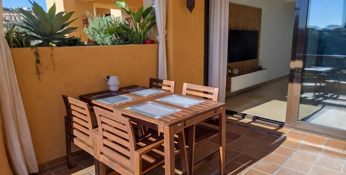 Долгосрочная аренда апартаментов на среднем этаже в Manilva 14