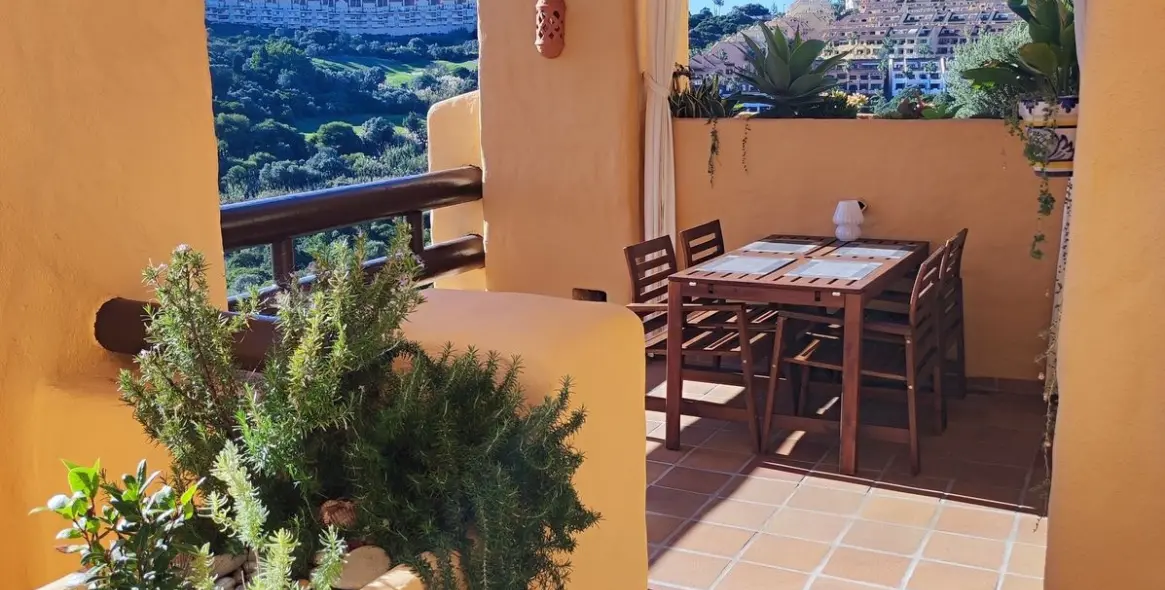 Долгосрочная аренда апартаментов на среднем этаже в Manilva 18