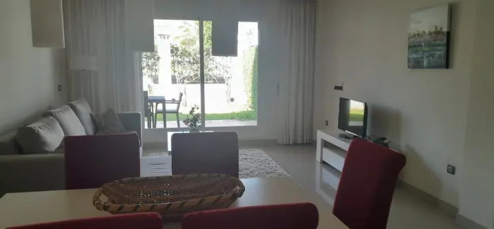 Долгосрочная аренда апартаментов на первом этаже в Estepona 4