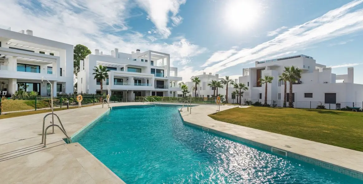 Долгосрочная аренда апартаментов на среднем этаже в Estepona 1