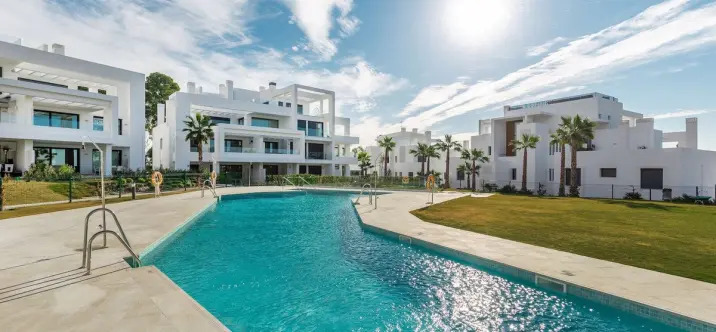 Долгосрочная аренда апартаментов на среднем этаже в Estepona 0