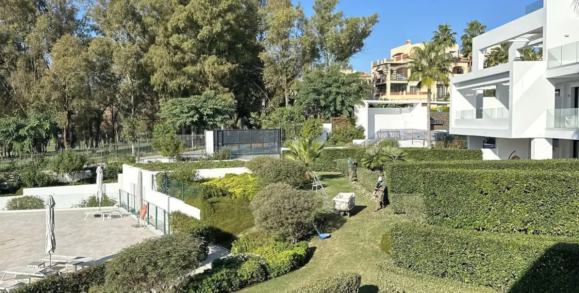 Долгосрочная аренда апартаментов на среднем этаже в Estepona 3