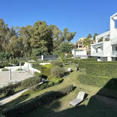 Долгосрочная аренда апартаментов на среднем этаже в Estepona