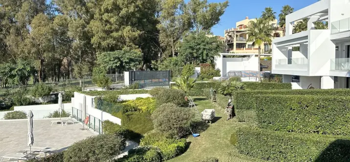 Долгосрочная аренда апартаментов на среднем этаже в Estepona 2