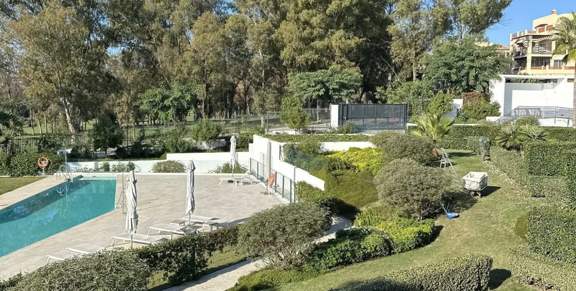 Долгосрочная аренда апартаментов на среднем этаже в Estepona 4