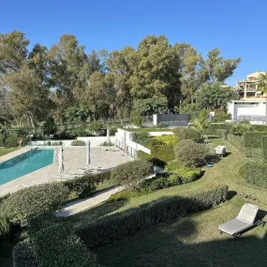 Долгосрочная аренда апартаментов на среднем этаже в Estepona