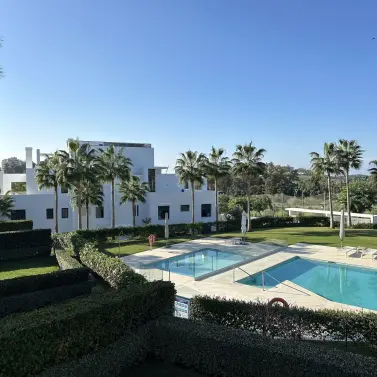 Долгосрочная аренда апартаментов на среднем этаже в Estepona