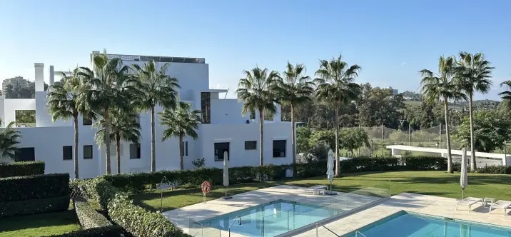 Долгосрочная аренда апартаментов на среднем этаже в Estepona 4