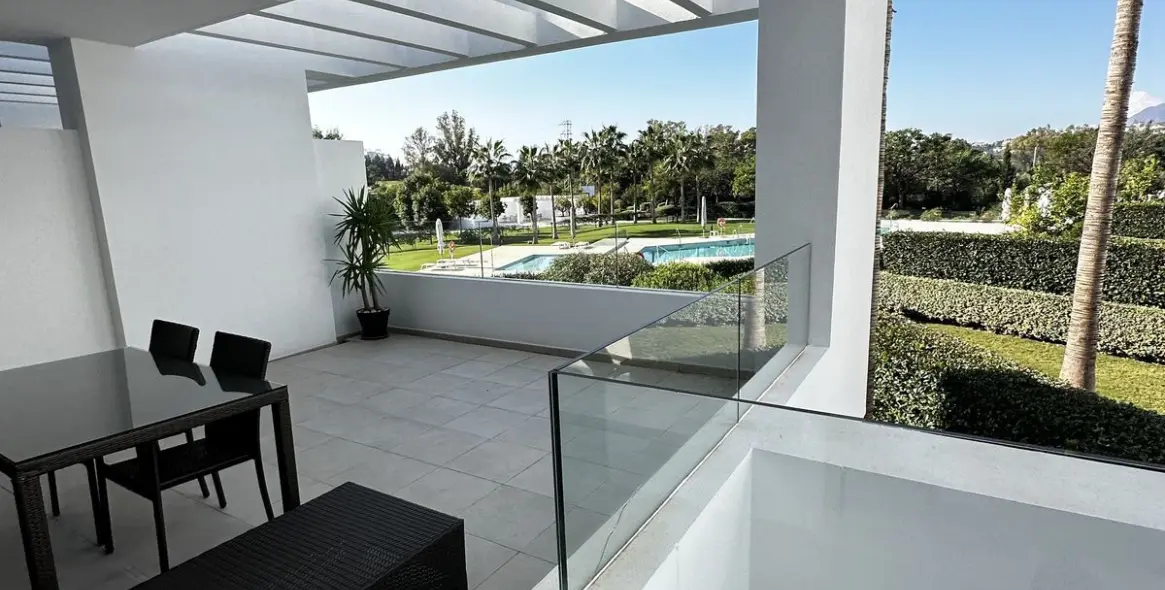 Долгосрочная аренда апартаментов на среднем этаже в Estepona 8