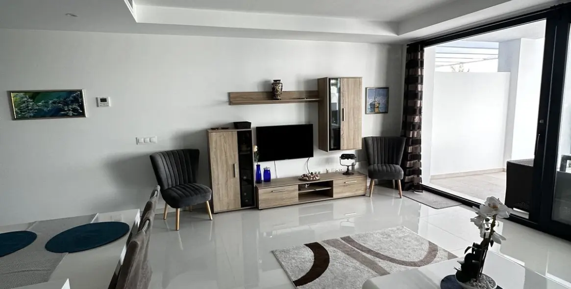 Долгосрочная аренда апартаментов на среднем этаже в Estepona 11