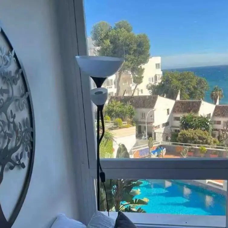 Продажа апартаментов на среднем этаже в Marbella