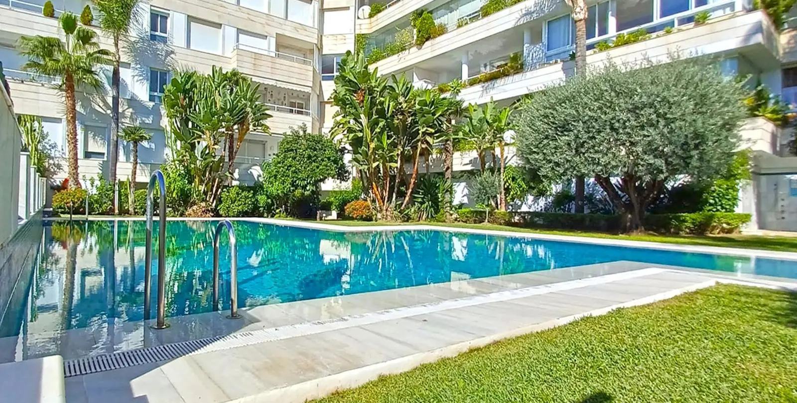 Продажа апартаментов на среднем этаже в Marbella 18