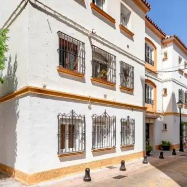 Sale of ground floor apartment in Marbella