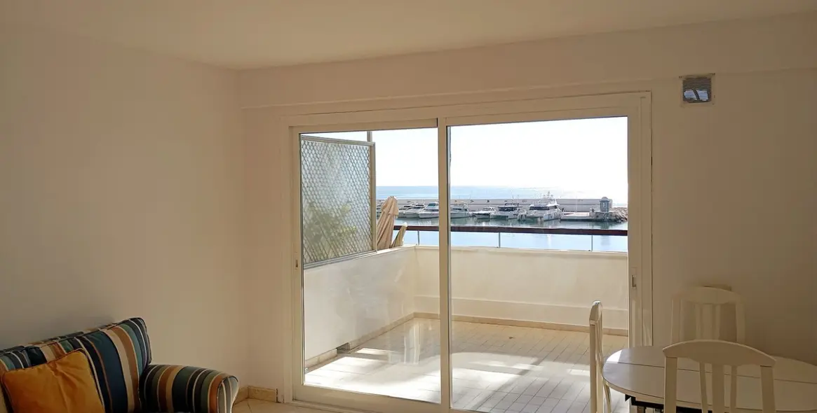 Sale of middle floor apartment in Marbella 2