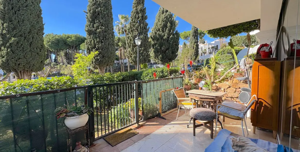 Продажа апартаментов на первом этаже в Marbella 2