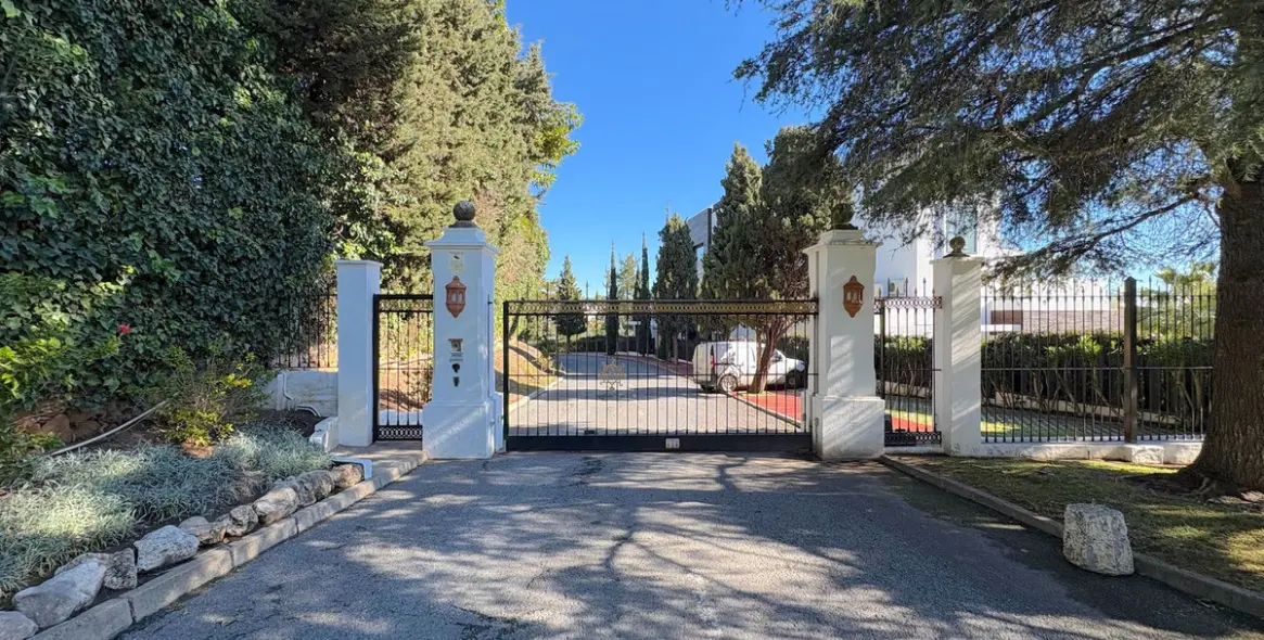 Sale of ground floor apartment in Marbella 35