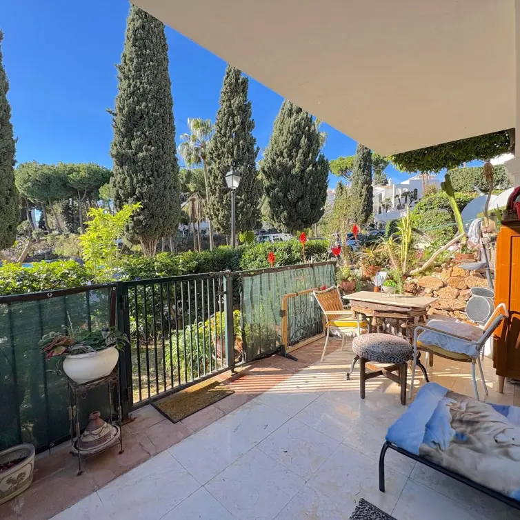 Venta de apartamento en planta baja en Marbella
