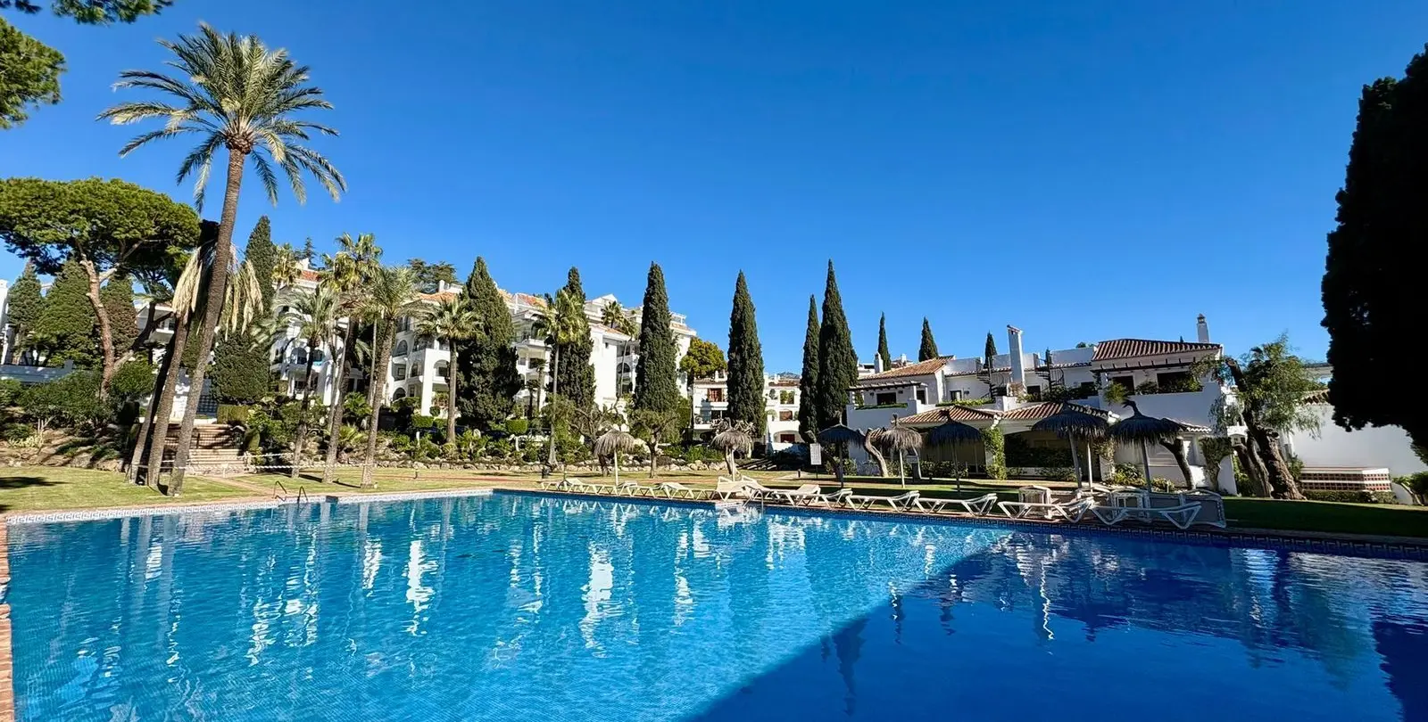 Sale of ground floor apartment in Marbella 16