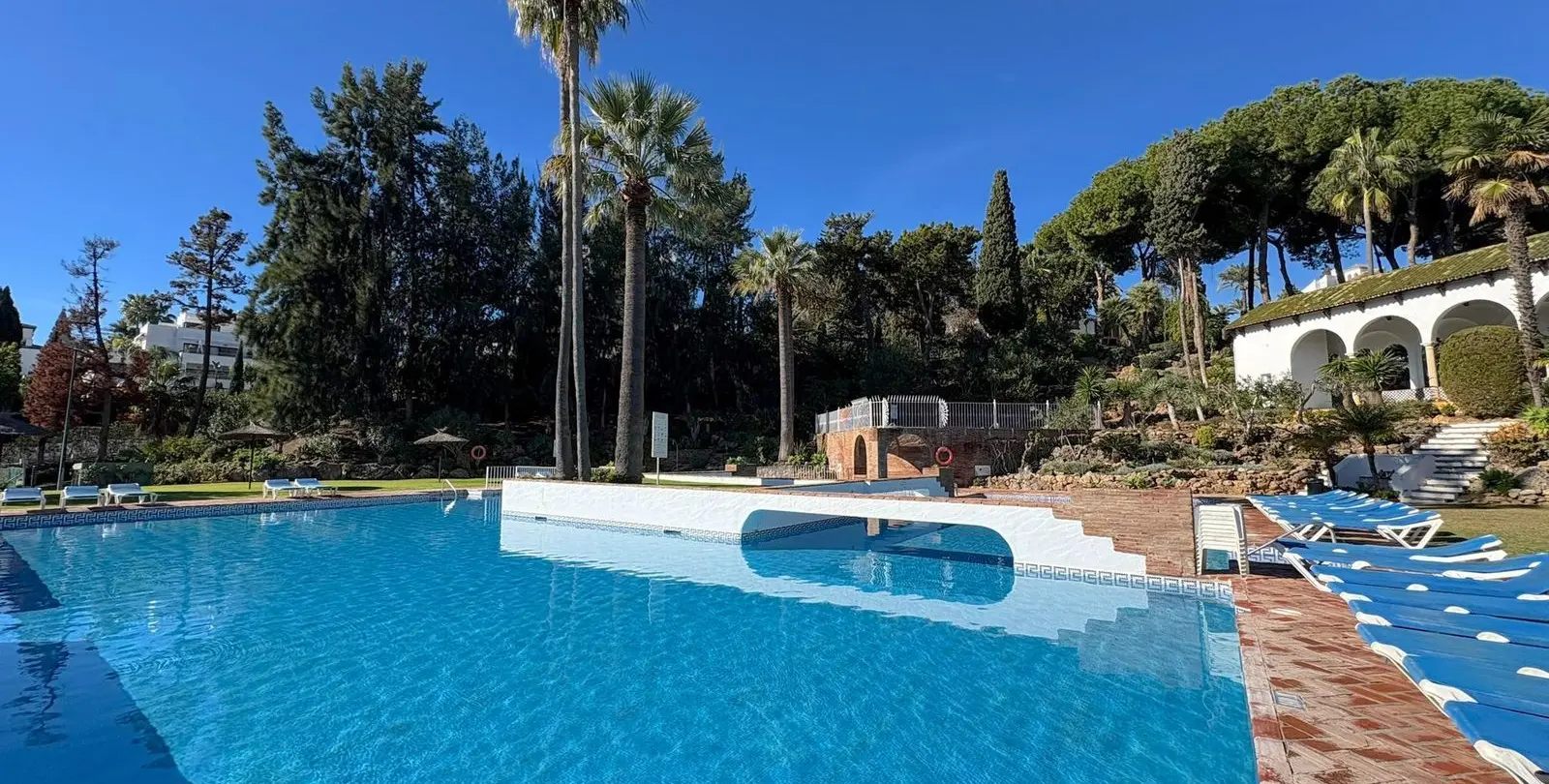 Sale of ground floor apartment in Marbella 17