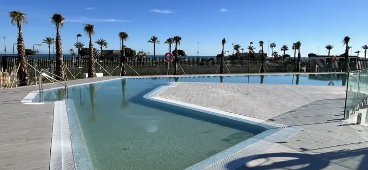 Venta de apartamento en planta media en Torremolinos 2