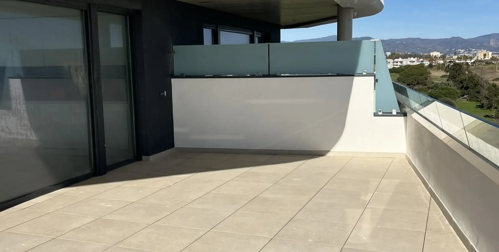 Sale of middle floor apartment in Torremolinos 11