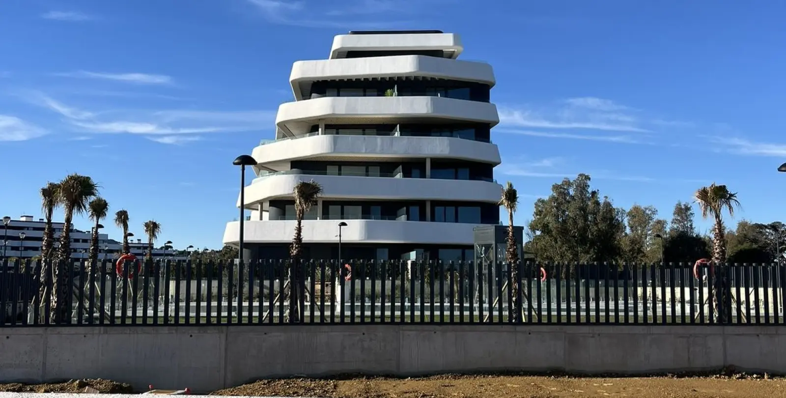 Sale of middle floor apartment in Torremolinos 73
