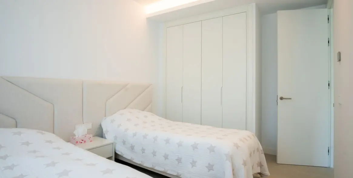 Краткосрочная аренда дома на две семьи в Elviria 4