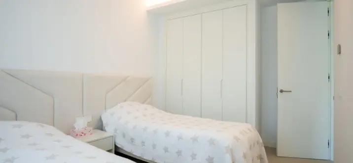 Краткосрочная аренда дома на две семьи в Elviria 3