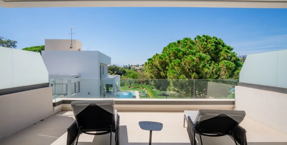 Краткосрочная аренда дома на две семьи в Elviria 9