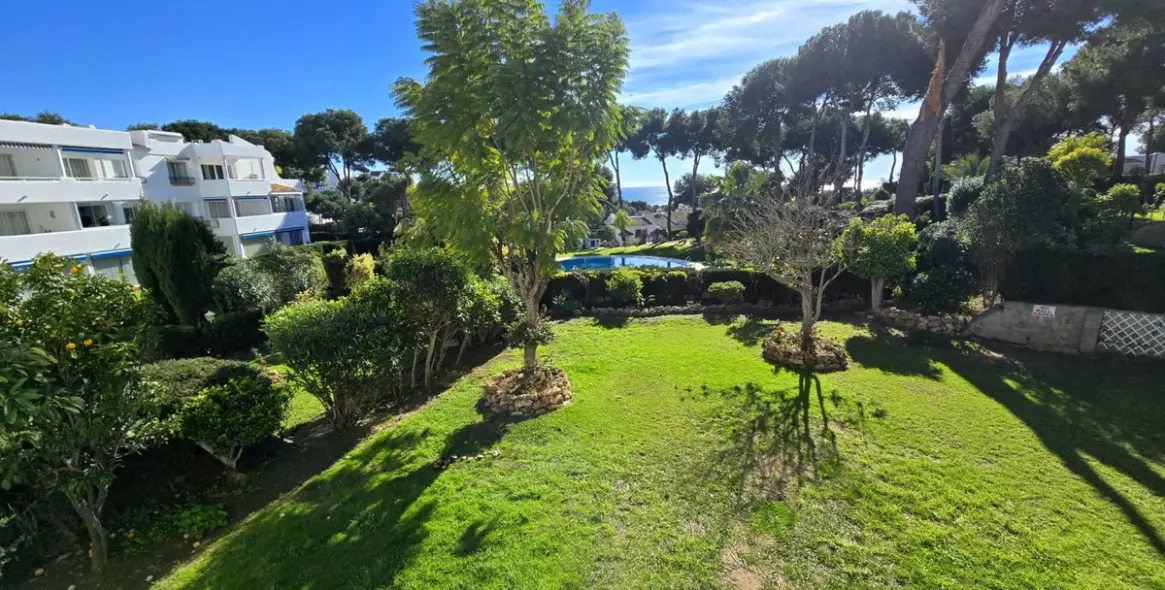 Sale of middle floor apartment in Miraflores 2