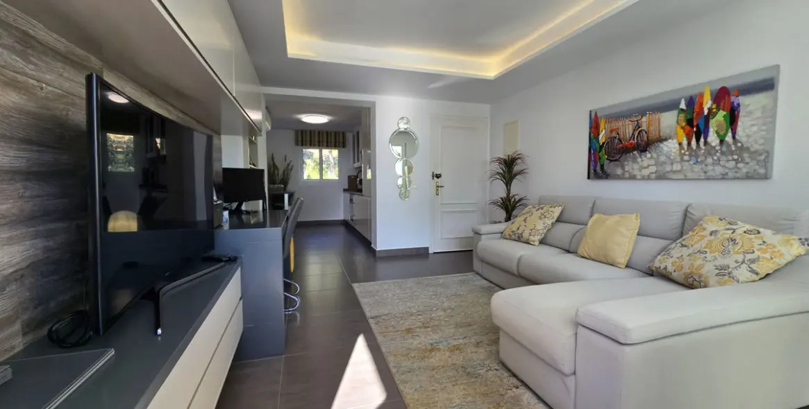 Sale of middle floor apartment in Miraflores 3