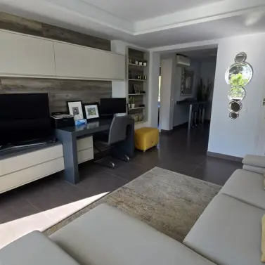 Продажа апартаментов на среднем этаже в Miraflores