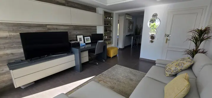 Продажа апартаментов на среднем этаже в Miraflores 4