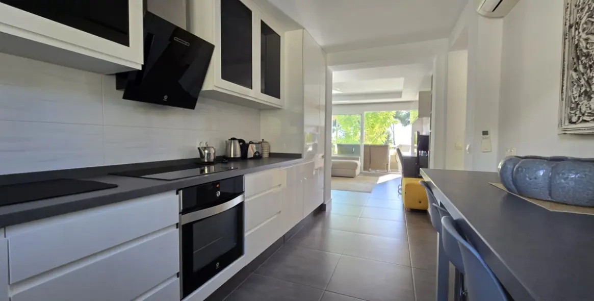 Sale of middle floor apartment in Miraflores 7