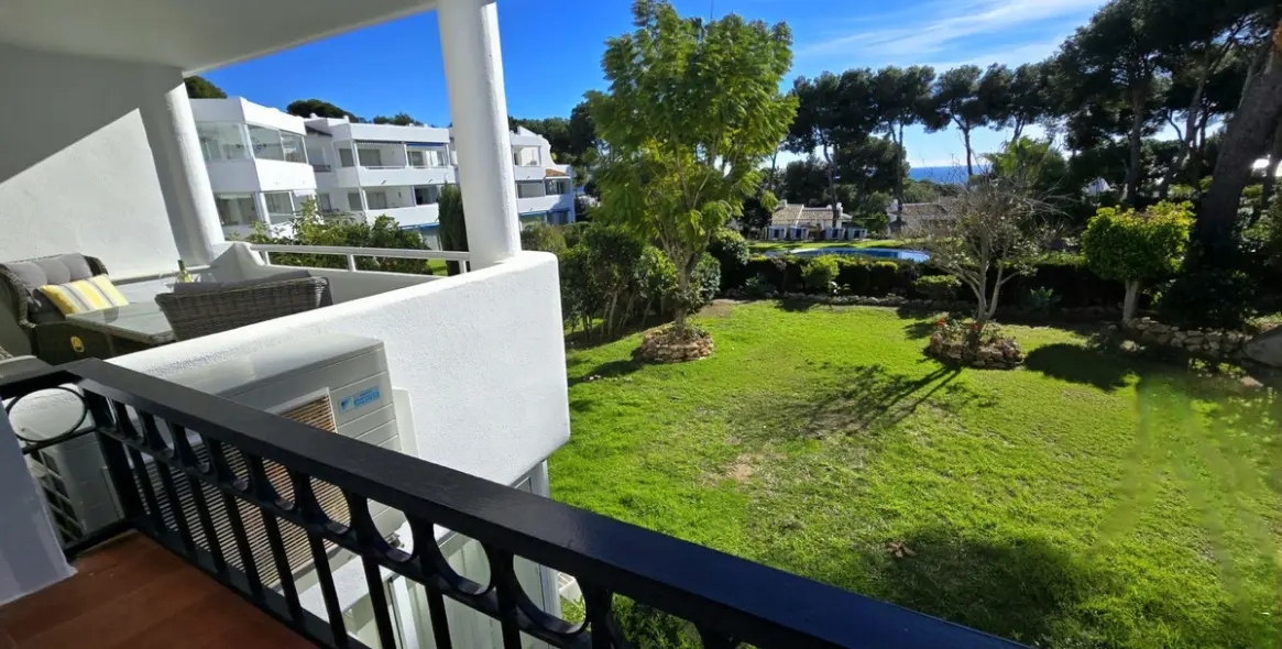 Sale of middle floor apartment in Miraflores 8