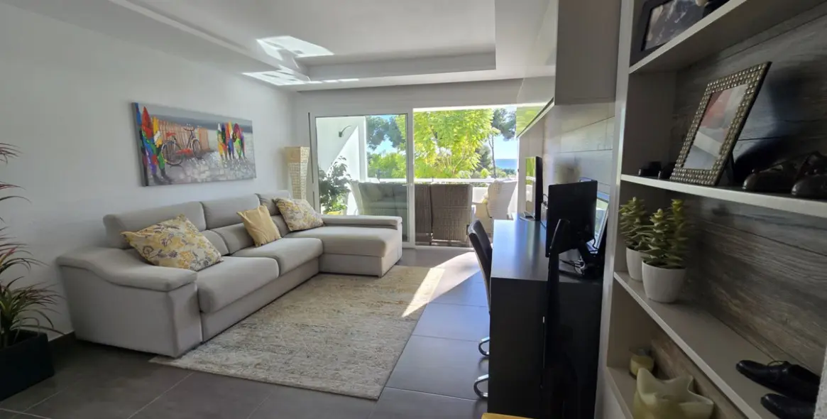 Sale of middle floor apartment in Miraflores 11