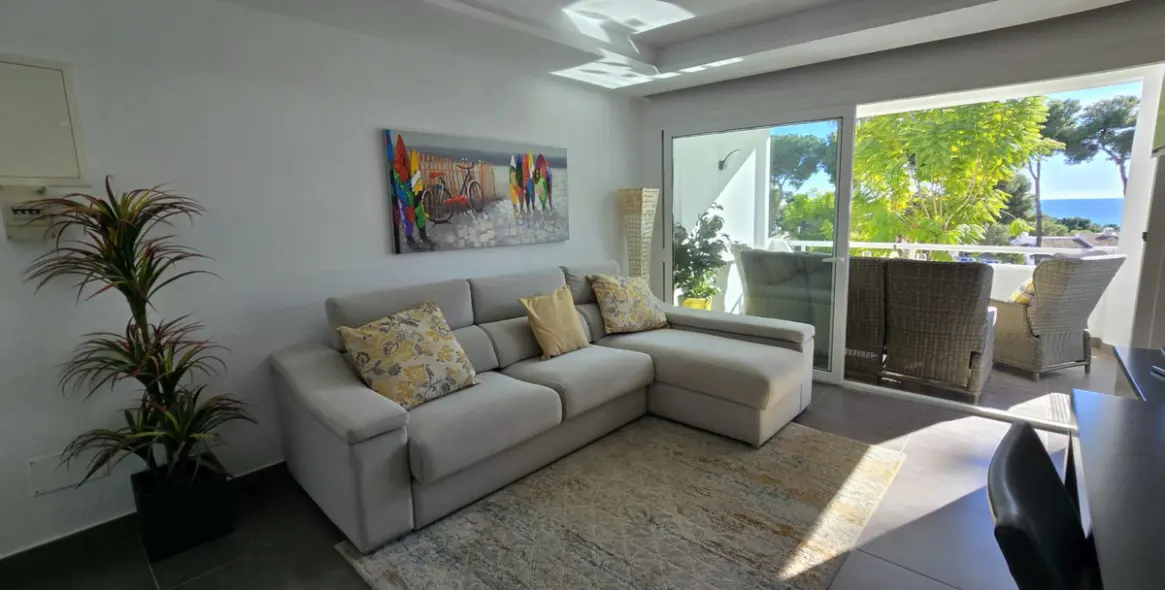 Sale of middle floor apartment in Miraflores 12