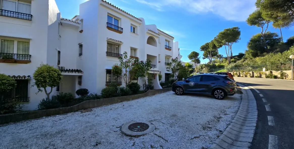 Sale of middle floor apartment in Miraflores 14