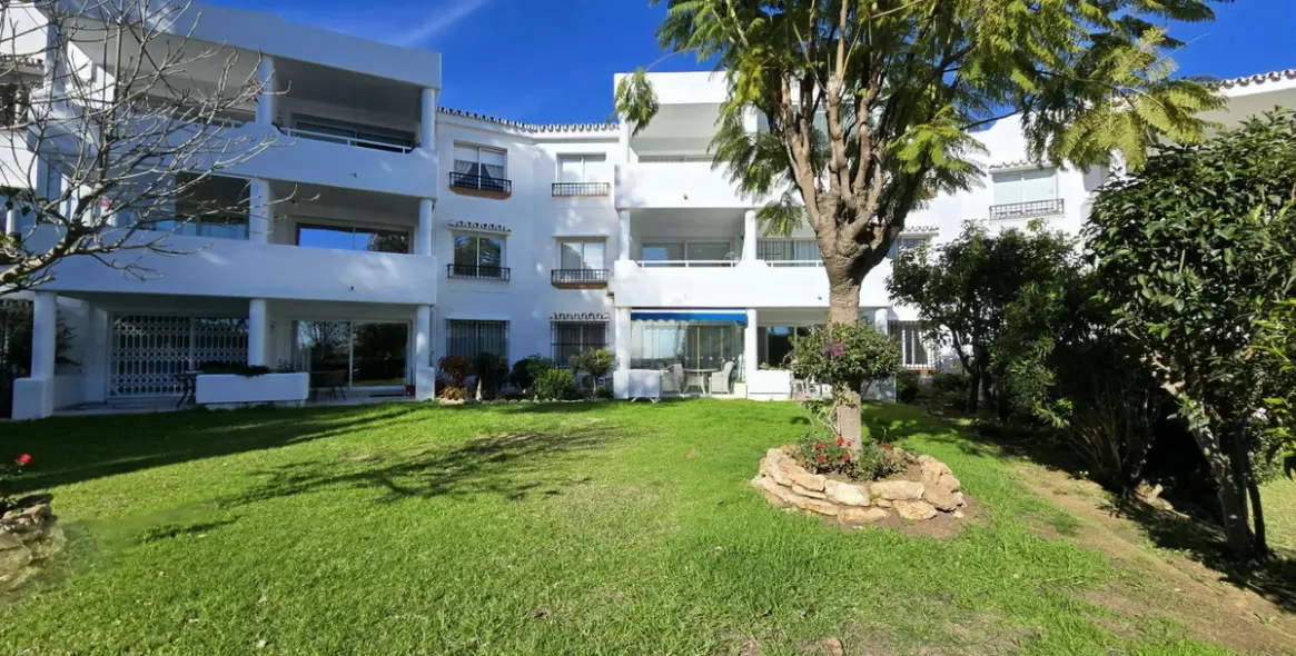 Sale of middle floor apartment in Miraflores 15