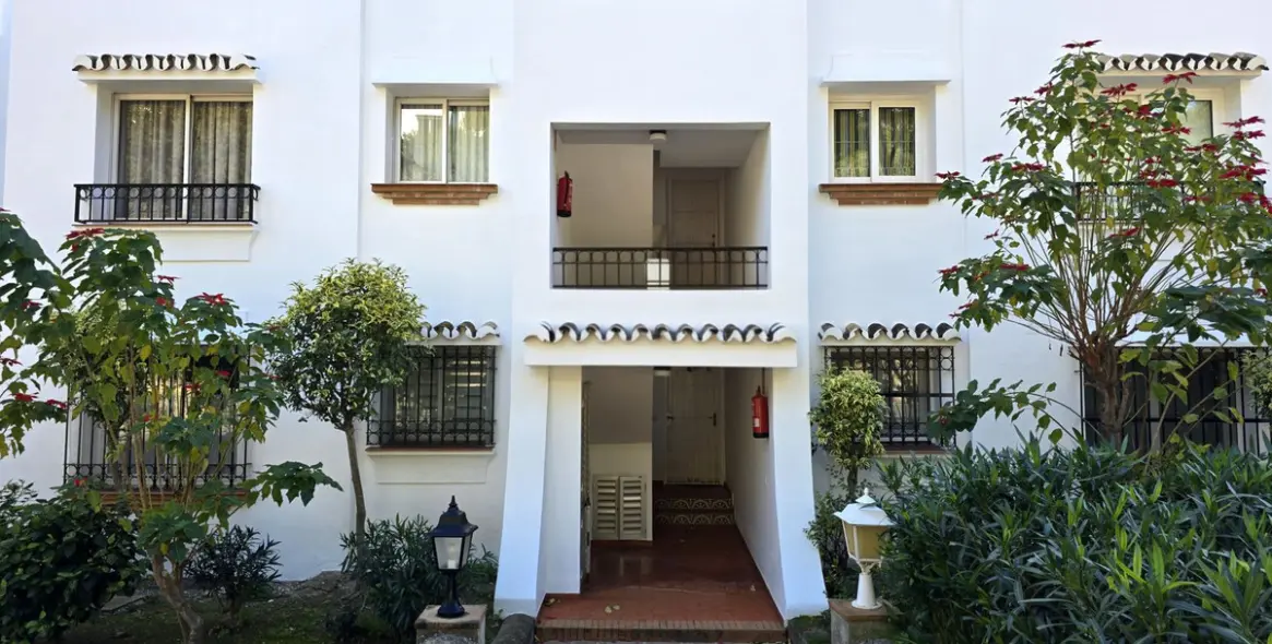 Sale of middle floor apartment in Miraflores 16