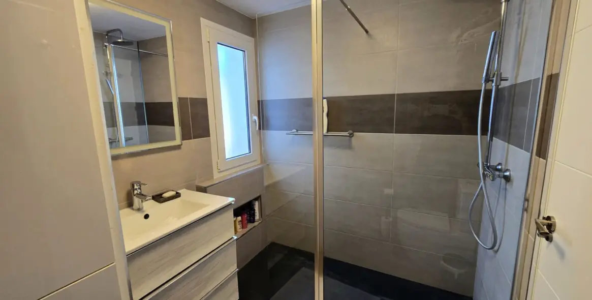 Sale of middle floor apartment in Miraflores 18